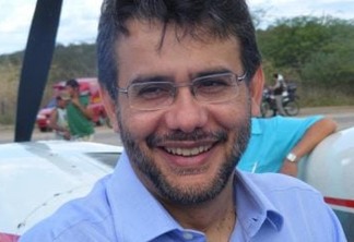 Ex-prefeito de Cajazeiras Carlos Antônio reafirma voto com João Azevedo mas descarta palanque com Zé Aldemir: "É incompatível"