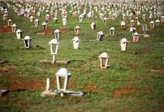 Cemitério de Brasilia durante a pandemia da Covid-19. Sérgio Lima/Poder360 30.12.2020