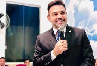 Vigilância Sanitária interrompe culto com deputado Marco Feliciano por violar distanciamento 