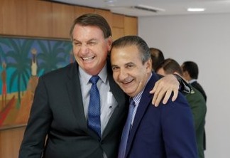 CPI DA COVID: Flávio Bolsonaro diz que principal conselheiro de seu pai é o pastor Silas Malafaia, e desafia: “Chamem ele aqui”