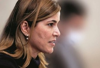 CPI aprova convocação de secretária do Ministério da Saúde conhecida como 'Capitã Cloroquina'