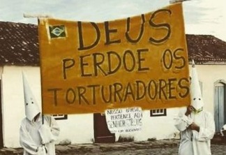 Bolsonaristas fazem alusão a Ku Klux Klan e pedem que "Deus perdoe os torturadores"