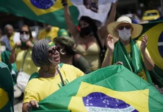 Equipe da CNN é hostilizada e expulsa de ato bolsonarista no Rio - VEJA VÍDEO