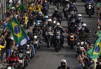 AGLOMERAÇÃO E IRRESPONSABILIDADE: centenas de motociclistas se concentram para passeio no Rio em apoio a Bolsonaro
