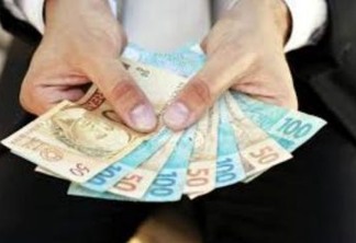 "Melhor uso do 13º salário será guardar para o ano que vem", avalia economista