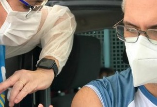 Profissionais de saúde são vacinados neste domingo (2), em Campina Grande