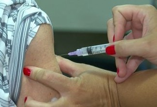 João Pessoa vacina contra Covid-19 pessoas com comorbidades ou trabalhadores de saúde com 18 anos ou mais, neste sábado