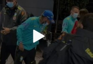 Fãs de Neymar furam bloqueio de seguranças e "atropelam" jogador em hotel da Seleção; veja vídeo