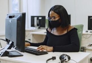 Programa abre inscrições para capacitar mulheres negras para o mercado de trabalho