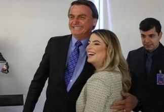 'TRANSMITIDO AO VIVO': médica de Campina Grande que esteve com Bolsonaro nega 'ministério paralelo' e cita entrevista após encontro; VEJA VÍDEO
