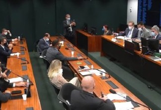 Com placar apertado, comissão aprova PL da maconha para uso medicinal no Brasil