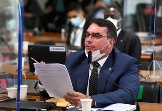 Flávio Bolsonaro revela que presidente negocia com outros 3 partidos após ida ao Patriota ser frustrada