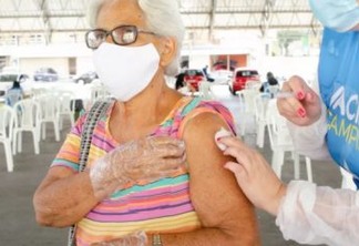 Profissionais de saúde e idosos de CG recebem 2ª dose da AstraZeneca, nesta quinta-feira (03)