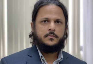 Vereador Junio Leandro ‘dá banana’ para colegas durante sessão e pode ser punido pela CMJP - VEJA VÍDEO
