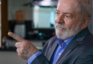 "O DEDO DE DEUS": ex-presidente Lula publica relato de vida na fé, critica Bolsonaro e emociona internautas