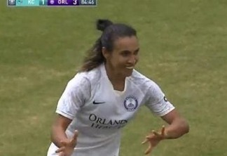 Marta faz gol do meio-campo em jogo nos Estados Unidos; assista lance