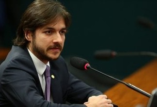 COM URNA ELETRÔNICA: Pedro Cunha Lima se mostra favorável ao voto auditável e aponta vantagens e desvantagens do 'distritão'