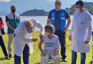 ‘Não queria ser vacinada por você’, diz moradora de Paquetá ao ministro Marcelo Queiroga