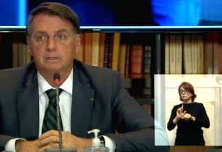 LIVE: Bolsonaro ataca Barroso e diz  que voto impresso é questão para militar tratar