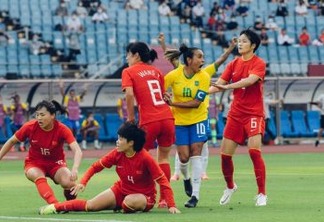 Com dois de Marta, Brasil estreia com goleada sobre a China na olimpíada