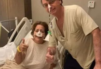 Internado em hospital, Bolsonaro tira foto com paciente e sem máscara