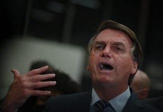 'Está na cara que querem fraudar as eleições', diz Bolsonaro