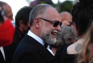 PANDEMIA: Karim Aïnouz discursa contra Bolsonaro em Cannes: "absoluto descaso deste governo fascista" - VEJA VÍDEO