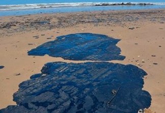 Quase dois anos depois do maior vazamento de óleo, novas manchas de óleo surgem no litoral
