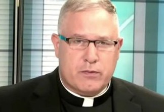 Padre renuncia a cargo na Igreja após ser descoberto em aplicativo LGBT: "Visitas a uma "sauna gay"