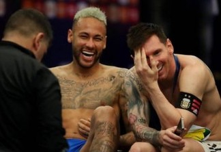 Depois de chorar em campo, Neymar é fotografado gargalhando ao lado de Messi