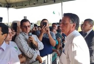 Bolsonaro chama de 'idiota' quem diz que tem que comprar feijão: 'Tem que todo mundo comprar fuzil' - VEJA VÍDEO
