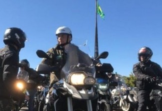 Bolsonaro participa de nova motociata neste domingo em Brasília; sem máscara, presidente causou nova aglomeração
