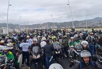 Sem máscara e causando aglomeração, Bolsonaro participa de motociata em Florianópolis neste sábado - VEJA VÍDEO