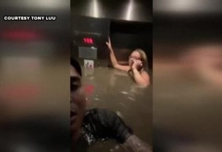 Vídeo mostra desespero de amigos presos em elevador prestes a ser inundado