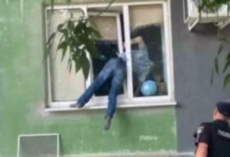 Homem fica preso em janela de apartamento da ex-namorada