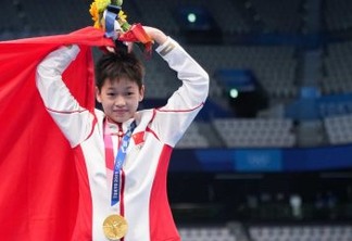 Chinesa de 14 anos fatura o ouro nos saltos ornamentais com 24 notas 10
