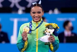 Rebeca Andrade é escolhida porta-bandeira do Brasil na cerimônia de encerramento das Olimpíadas