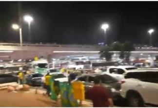 Vídeo divulgado por Flávio Bolsonaro mostra que manifestantes a favor do presidente já tumultuam Brasília; confira 