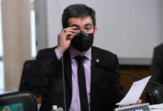 Senador Randolfe Rodrigues aciona STF contra Jair Bolsonaro