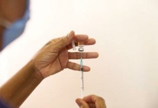 Cabedelo inicia aplicação da dose de reforço da vacina contra Covid-19 em idosos a partir de 70 anos