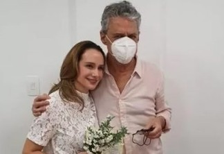 Discretos, Chico Buarque e Carol Proner se casam no Rio de Janeiro; casal estava junto desde 2017