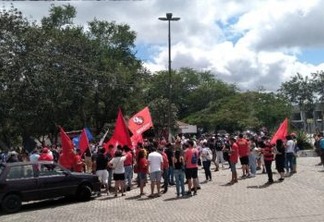 Campina Grande já registra primeiras manifestações favoráveis e contrárias a Bolsonaro - VEJA IMAGENS