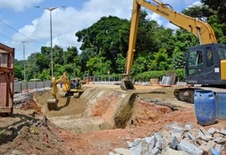 Seinfra inicia trabalho para fechar cratera na Avenida Pedro II; obra deve ser concluída nesta semana