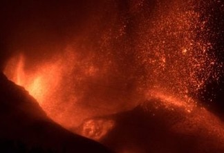 Vulcão de La Palma libera 'tsunami' de lava, compara instituto vulcanológico