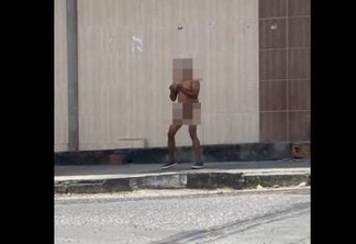 Policial surta, fica nu, atira contra chão e agride homem; VEJA VÍDEO