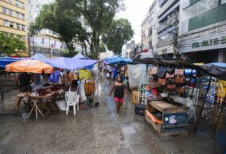 Emprego informal dobra e oscilação na renda empobrece brasileiro