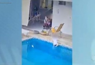 Criança de 1 ano entra sozinha na piscina e quase se afoga; VEJA VÍDEO