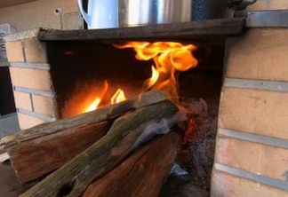 Lenha já é mais usada que gás de cozinha entre brasileiros