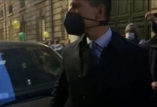 Bolsonaro hostiliza repórteres em Roma, e segurança agride jornalistas - VEJA VÍDEO