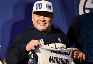 Maradona foi enterrado sem coração, diz jornalista